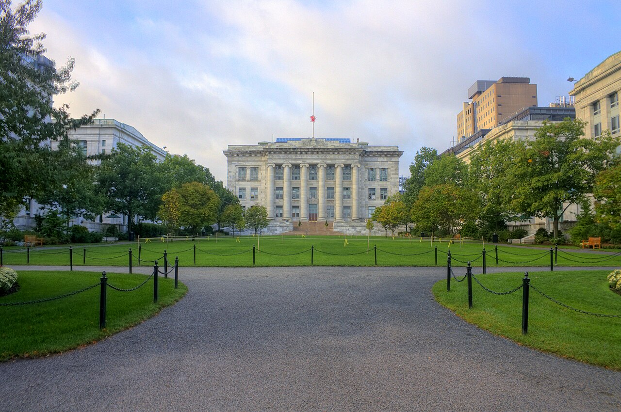 哈佛大学