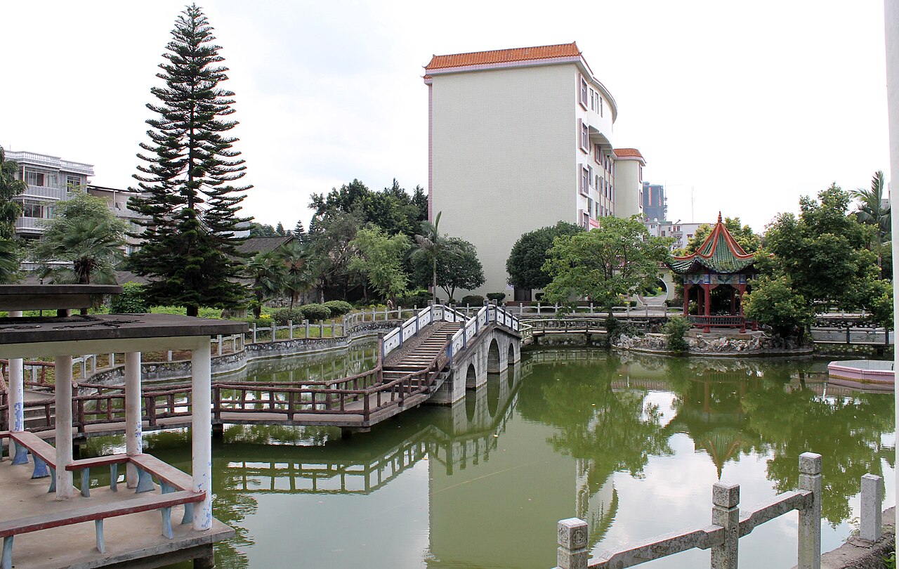 Hezhou University