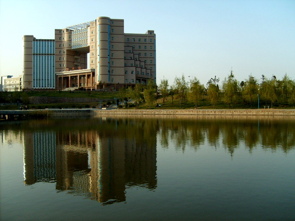 جامعة هينان للهندسة