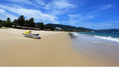 Yalong Bay