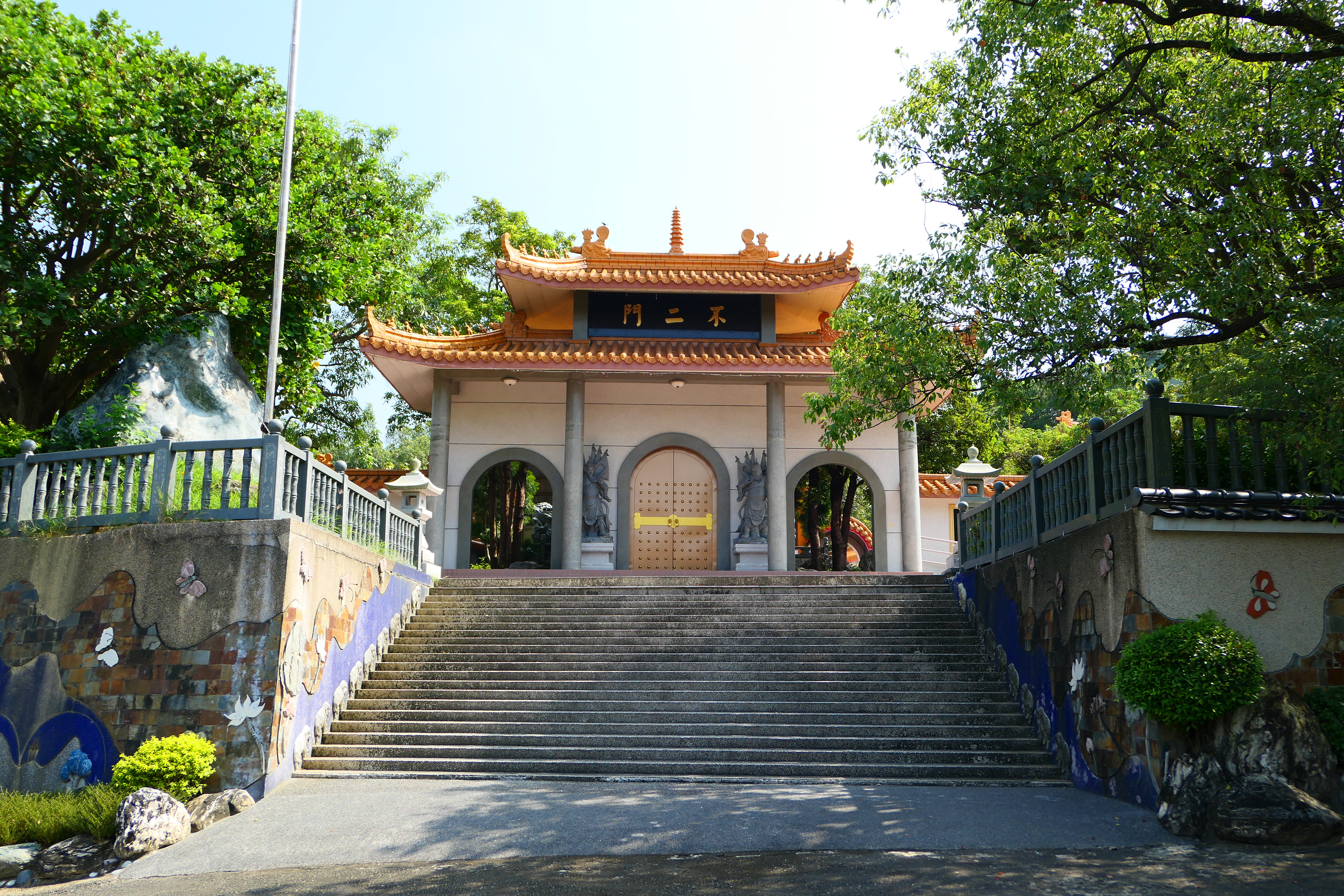 Thousand Buddha Mountain