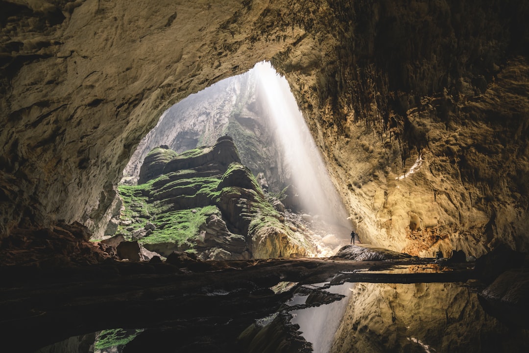Hongya Cave (Hongyadong)