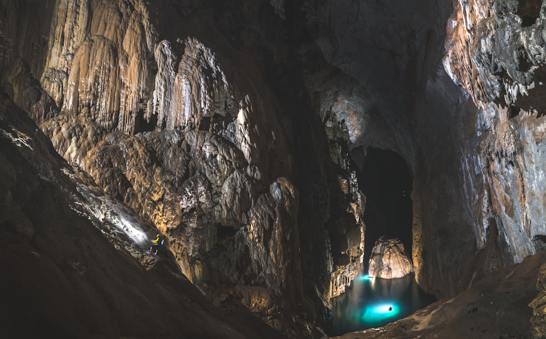 Hongya Cave (Hongyadong)