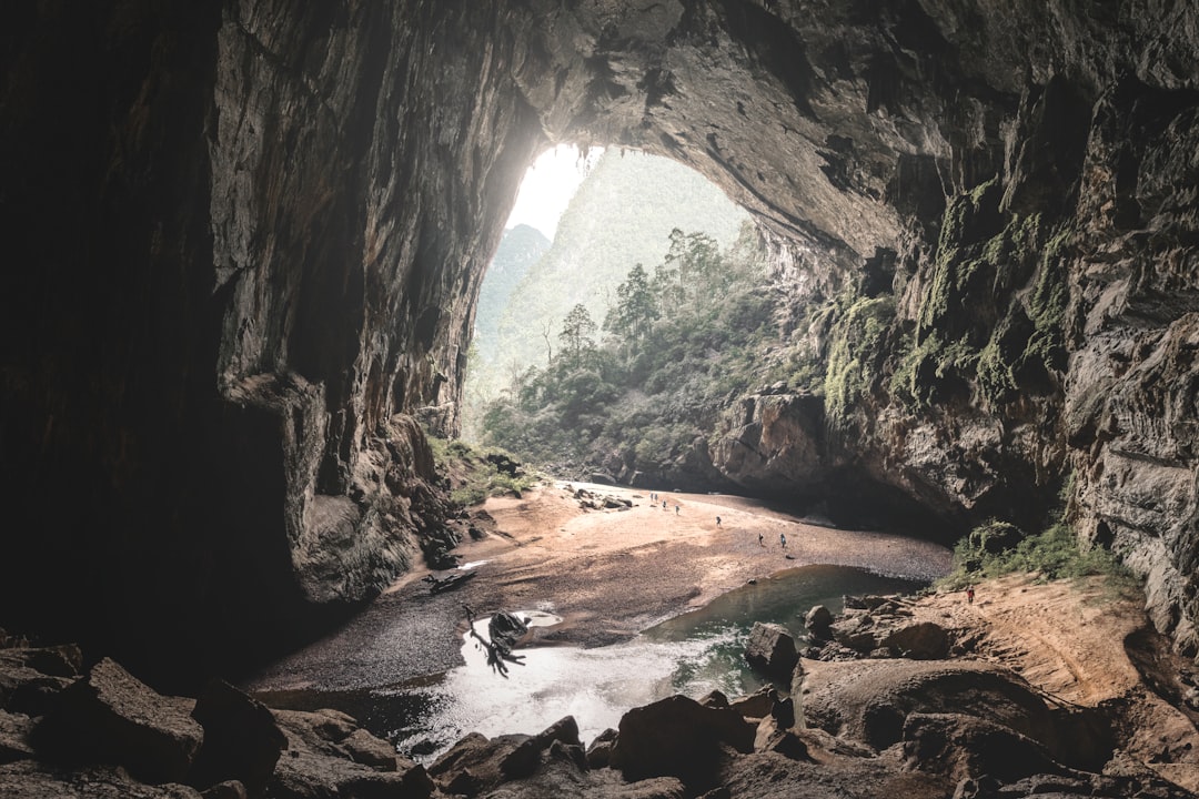 Hongya Cave (Hongyadong)
