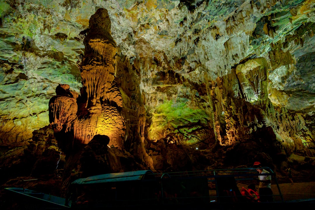Hongya Cave (Hongyadong)