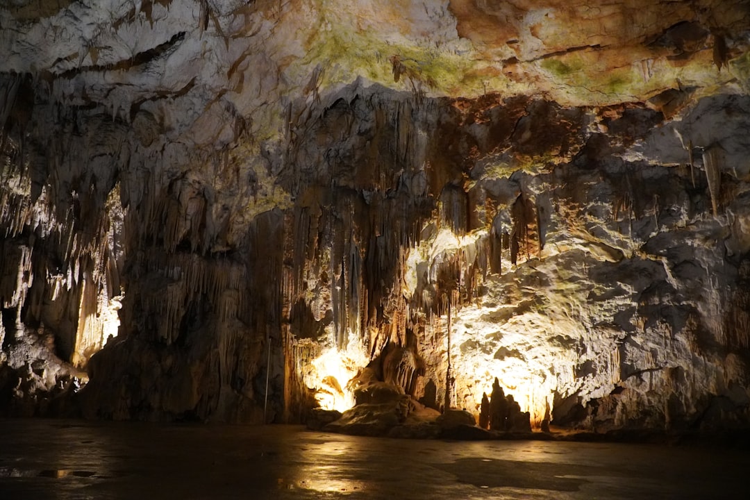 Hongya Cave (Hongyadong)